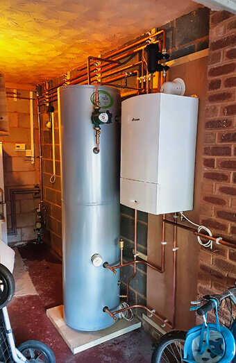 https://plumberinbelmont.com.au/uploads/2025/06/hot-water-684599.jpg